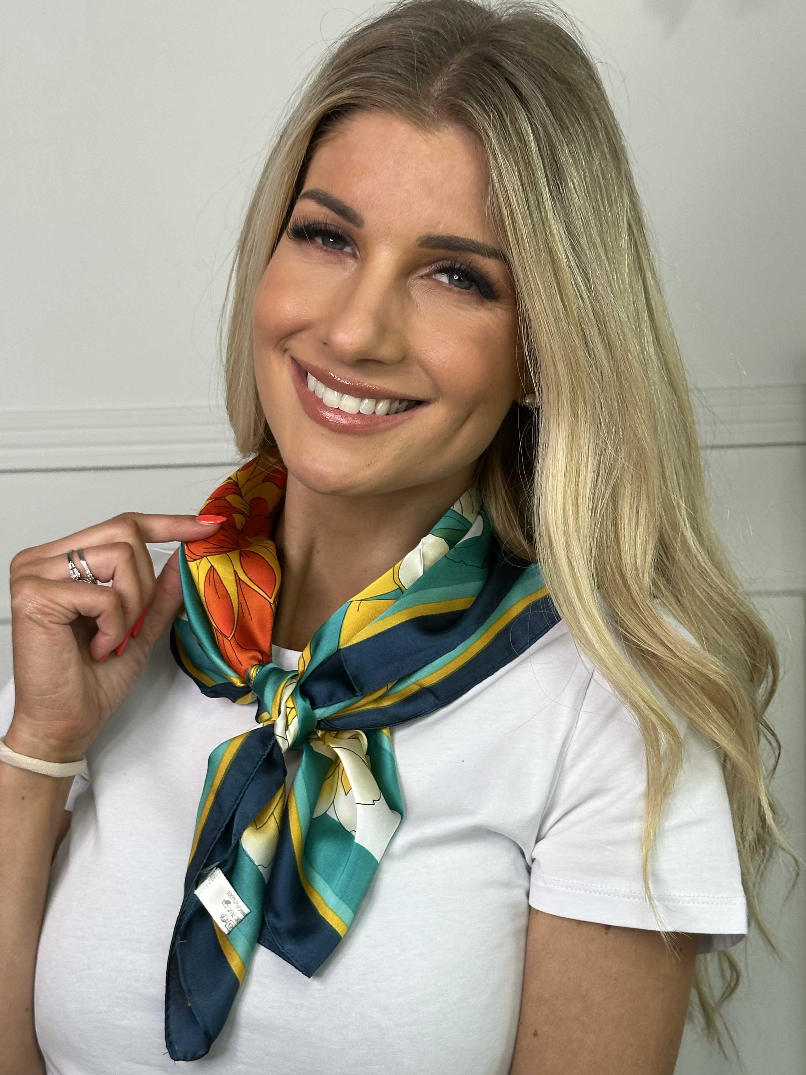 Jennifer - Söt liten scarf med blommor